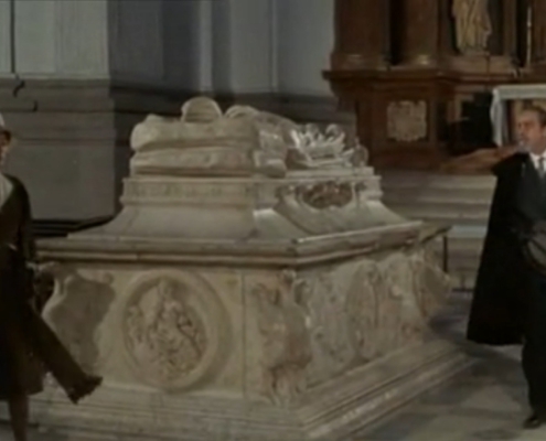 Fotograma de la película “Tristana”, de Buñuel. Escena en la que destaca el sepulcro del Cardenal Tavera en la iglesia del Hospital de Tavera.